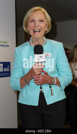 Le celebrità partecipano al 13° annuale BGC Charity Day. Con: Mary Berry dove: Londra, Regno Unito quando: 11 settembre 2017 Credit: John Rainford/WENN.com Foto Stock