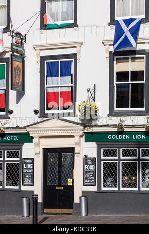 Il Golden Lion Hotel in high street, romford, risalente al XVI secolo. London Borough of havering, Regno Unito Foto Stock