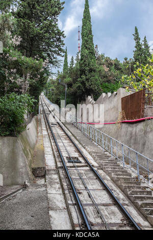 Funicolare che collega il monte Mtatsminda, Tbilisi, Georgia, Europa orientale Foto Stock