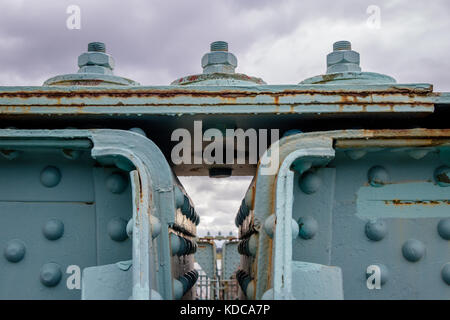 Ponte di loschwitz ( meraviglia blu, Blaues Wunder ) è un traliccio a sbalzo ponte sopra il fiume Elba a Dresda la capitale della Sassonia in Germania. mostra Foto Stock