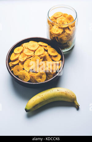 Foto di stock di sano kela ha fatti in casa o di banane chip o wafer o chip di piantaggine, il fuoco selettivo Foto Stock