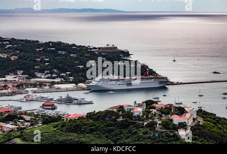 La nave di crociera da yachts in st thomas Harbour Foto Stock