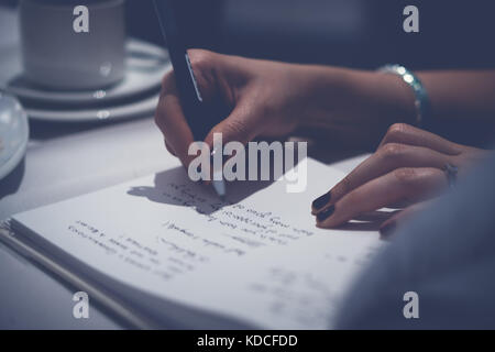 Firma il libro degli ospiti Foto Stock