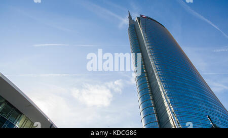 Torre UniCredit, piazza Gae Aulenti, Milano, Italia. Vista della torre UniCredit, il grattacielo più alto d'Italia Foto Stock