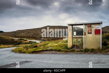 Bus rurale stop sull'isola di Skye Foto Stock