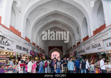 New Delhi, India, September 14.2014:viaggio turistico, roaming e anche di acquisto presso chhatta chowk nella Lal Quila, new delhi Foto Stock