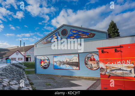 Pittura murale, Golfo di Georgia Cannery National Historic Site, villaggio di Steveston, Richmond, British Columbia, Canada. Foto Stock