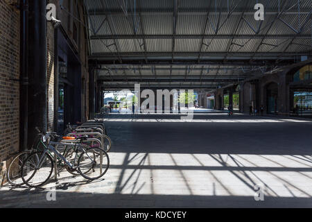 Westside Tettoia da Midland merci Shed, King's Cross, London, Regno Unito Foto Stock