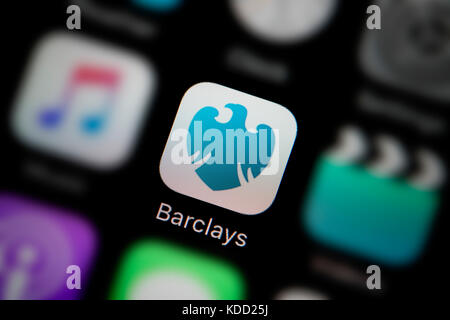 Una inquadratura ravvicinata del logo che rappresenta la Barclays Bank Icona app, come si vede sullo schermo di un telefono intelligente (solo uso editoriale) Foto Stock