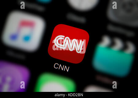 Una inquadratura ravvicinata del logo che rappresenta la CNN app, come si vede sullo schermo di un telefono intelligente (solo uso editoriale) Foto Stock