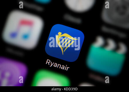 Una inquadratura ravvicinata del logo che rappresenta Ryanair Icona app, come si vede sullo schermo di un telefono intelligente (solo uso editoriale) Foto Stock