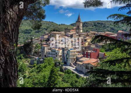 Novara di Sicilia, villaggio di montagna Sicilia, Italia Foto Stock