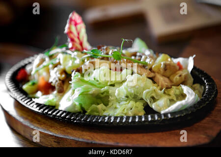 Insalata in una padella Foto Stock