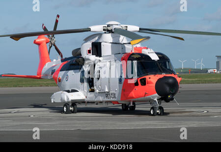 L'addestramento del personale di bordo si svolge all'aeroporto di Cornwall Newquay per gli equipaggi che presiede il Norwegian AW101, il più avanzato elicottero SAR al mondo di oggi Foto Stock