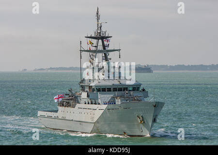 Il British Royal Navy (Batch 1) River Class OPV HMS Severn è tornato dal dispiegamento caraibico a Portsmouth, Regno Unito, il 17/7/15. Foto Stock