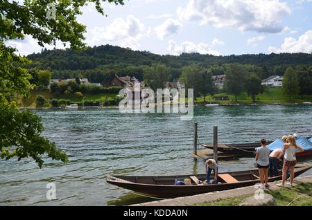 Vista sul Reno da Büsingen (D) a Langwiesen (CH) Foto Stock