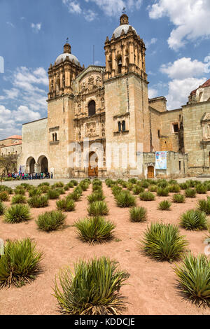 Aprile 4, 2014 OAXACA, Messico: altamente decorato interno di santo domingo guzman cattedrale include l'uso di più di 60.000 fogli di 23,5 carati andare Foto Stock