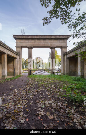 La Vitesul Arch, un arco classico una volta formante l'ingresso al Hackwood station wagon, ora il Crabtree piantagione nei pressi di basare, Hampshire, Regno Unito Foto Stock