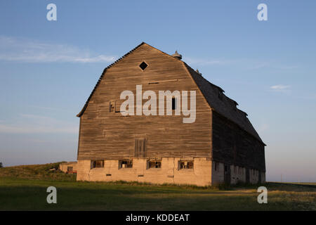 Prairie fienile saskatchewan estate rurale scena canada Foto Stock