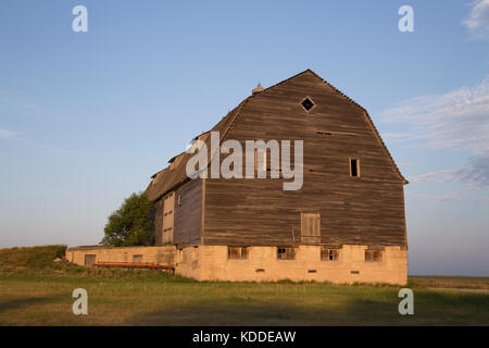 Prairie fienile saskatchewan estate rurale scena canada Foto Stock