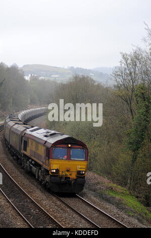 66044, a sud di trefforest, con un tower colliery - aberthaw stazione di potenza funzionante. Foto Stock