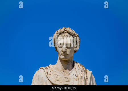 Napoleone Bonaparte come console romano statua a Place Foch, Ajaccio, Corsica, Francia. Foto Stock