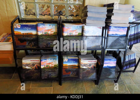 Una cremagliera di montana riviste turistiche. Foto Stock