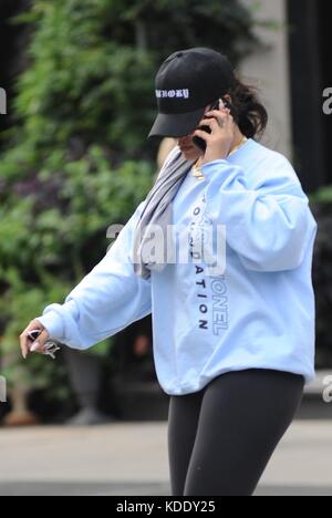 New York, New York, Stati Uniti. 12 ottobre 2017. Rihanna Out and About for Celebrity Candds - THU, New York, NY 12 ottobre 2017. Crediti: Kristin Callahan/Everett Collection/Alamy Live News Foto Stock