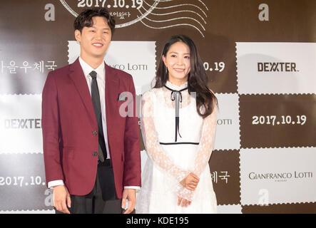 Boa e Lee Hak-Joo, 12 ottobre 2017: La cantante e attrice sudcoreana Boa (R) e l'attore Lee Hak-Joo partecipano a una conferenza stampa dopo un'anteprima stampa del loro nuovo film, "Autumn Sonata" a Seoul, Corea del Sud. Crediti: Lee Jae-won/AFLO/Alamy Live News Foto Stock