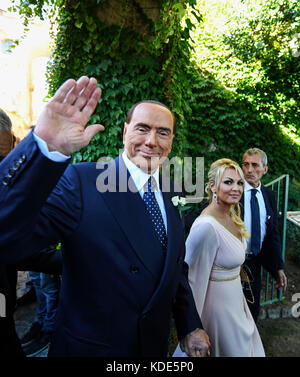 Ravello, Italia. Xiii oct, 2017. silvio berlusconi e francesca pascale a Ravello, in occasione delle nozze di sua sorella Marianna pascale. 13/10/2017, Ravello, Italia credit: indipendente photo agency srl/alamy live news Foto Stock