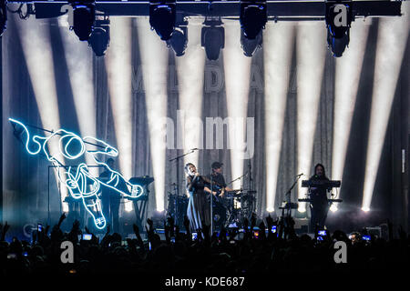 Milano, Italia. Xii oct, 2017. La Nuova Zelanda il cantante-cantautore lorde si esibisce dal vivo sul palco a Fabrique durante il 'Melodrama World Tour 2017' Credit: Rodolfo Sassano/Alamy Live News Foto Stock