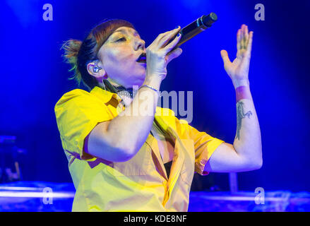 Detroit, MICHIGAN, Stati Uniti. 4 Ott 2017. NATALIA CLAVIER di Thievery Corporation si esibiscono al Fillmore di Detroit, MI. Credit: Alexis Simpson/ZUMA Wire/Alamy Live News Foto Stock