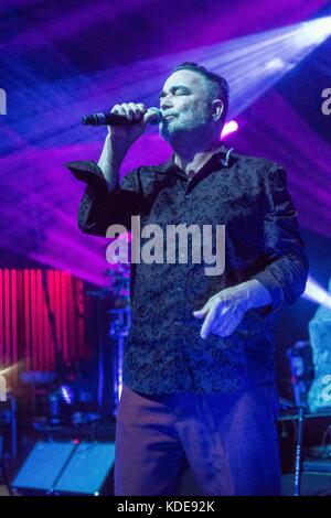 Detroit, MICHIGAN, Stati Uniti. 4 Ott 2017. FRANK ORRALL della Thievery Corporation si esibisce al Fillmore di Detroit, MI. Credit: Alexis Simpson/ZUMA Wire/Alamy Live News Foto Stock