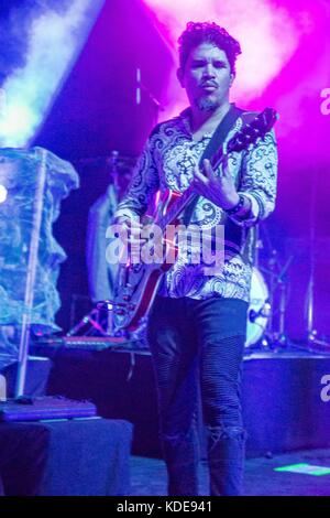 Detroit, MICHIGAN, Stati Uniti. 4 Ott 2017. ROB GARZA di Thievery Corporation si esibisce al Fillmore di Detroit, MI. Credit: Alexis Simpson/ZUMA Wire/Alamy Live News Foto Stock