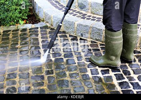 Un'immagine del marciapiede pulizia - detergente ad alta pressione Foto Stock