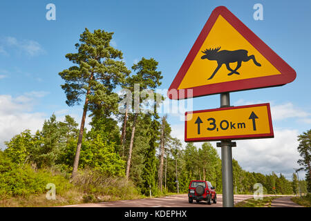 L'Alce Elk traffico segnale stradale su un paesaggio finlandese. Finlandia Foto Stock