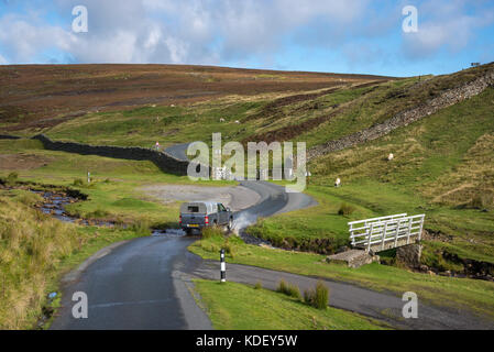 Ford a ribalta gill gat, reeth in swaledale, North Yorkshire. una posizione utilizzata nel titolo di apertura degli anni settanta serie tv "tutte le creature grandi e piccole' Foto Stock