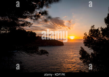 Tramonto a Port de Soller, Maiorca, Isole Baleari Foto Stock