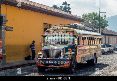 Bus di pollo, Antigua, Guatemala Foto Stock