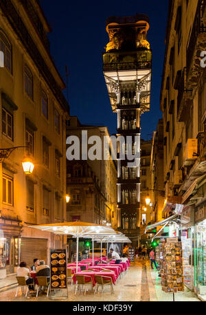 Elevador de Santa Justa durante la notte, Lisbona, Portogallo, Europa Foto Stock