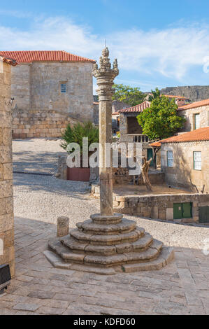 Pelourinho nel borgo medievale nel castello di sortelha. Foto Stock