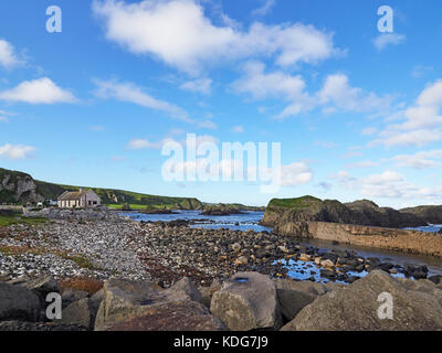 Ballintoy harbour Ballycastle sulla costa Causeway County Antrim Irlanda del Nord utilizzati nel gioco di troni come porto Lordsport Foto Stock