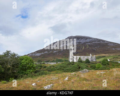 Dunlewey o Dunlewy diruta chiesa ai piedi di Mount Errigal e avvelenato Glen County Donegal Irlanda Foto Stock