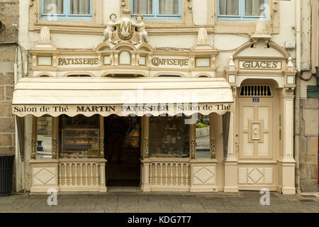 Esterno di una pasticceria tradizionale francese in stile antico in Bretagna, Francia Foto Stock