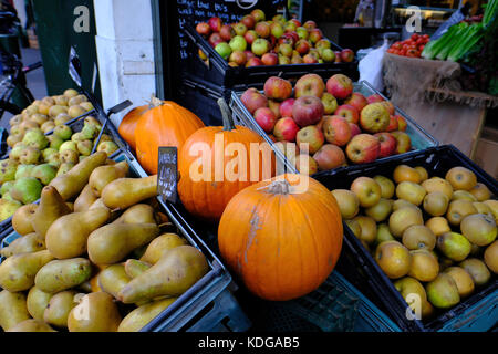 Display di autunno al Mercato di Borough, SE1, London, Regno Unito Foto Stock