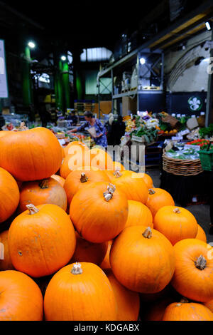 Display di autunno al Mercato di Borough, SE1, London, Regno Unito Foto Stock