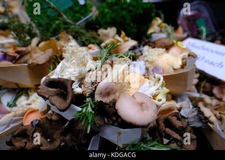 Display di autunno al Mercato di Borough, SE1, London, Regno Unito Foto Stock