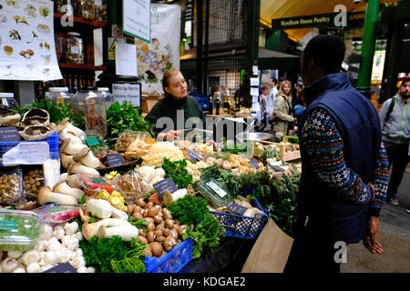 Display di autunno al Mercato di Borough, SE1, London, Regno Unito Foto Stock