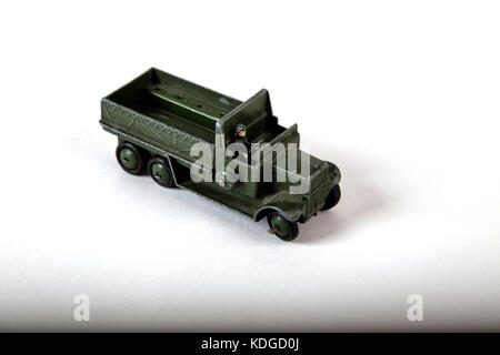 Vecchio giocattolo vintage army truck realizzato da Dinky toys in Inghilterra negli anni trenta del novecento Foto Stock