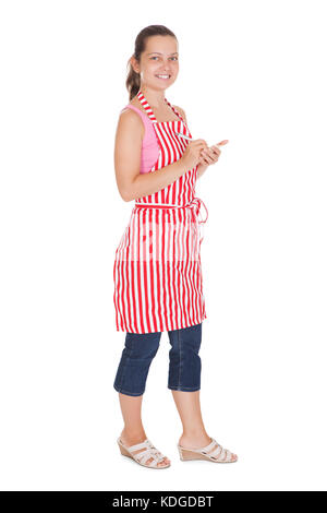 Ritratto di felice cameriera tenendo la penna e diario per porre fine Foto Stock